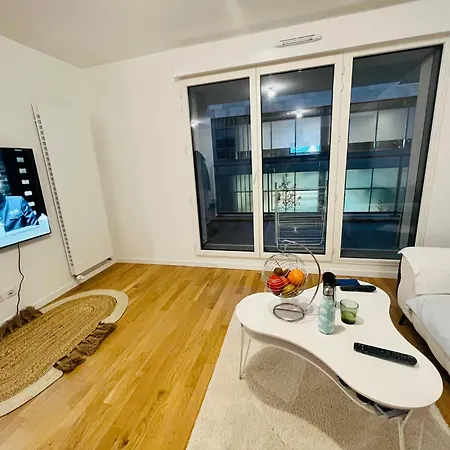 Studio 800M To Opera Apartmán